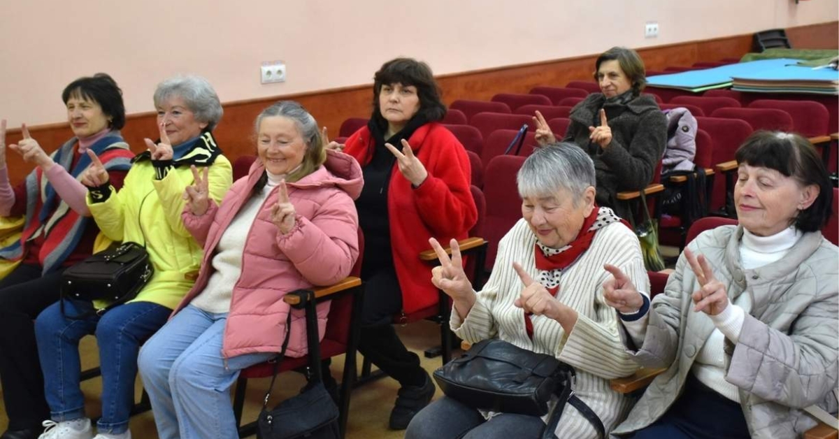 Фото до матеріалу: Вінничане пенсіонери навчилися медитувати: як долати стрес у нових умовах