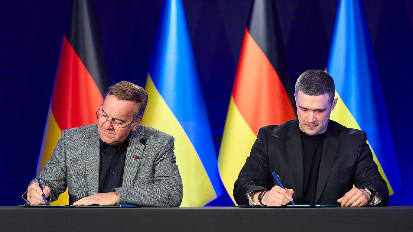 Фото до матеріалу: Україна та Німеччина запустили спільну програму розвитку оборонних технологій