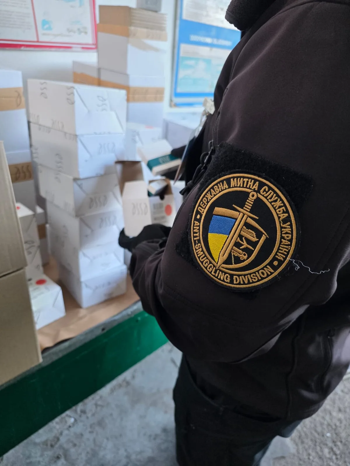 Фото до матеріалу: НАБУ розслідує збитки на 14 мільйонів: дев'ятьох працівників Львівської митниці передали до слідчого бюро