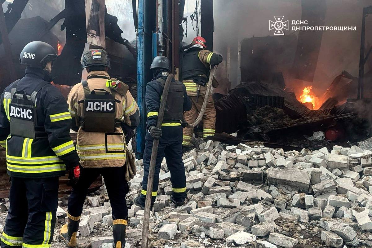 Фото до матеріалу: У Кривому Розі завершили пошуки після ракетного удару: 4 загиблих, 14 поранених
