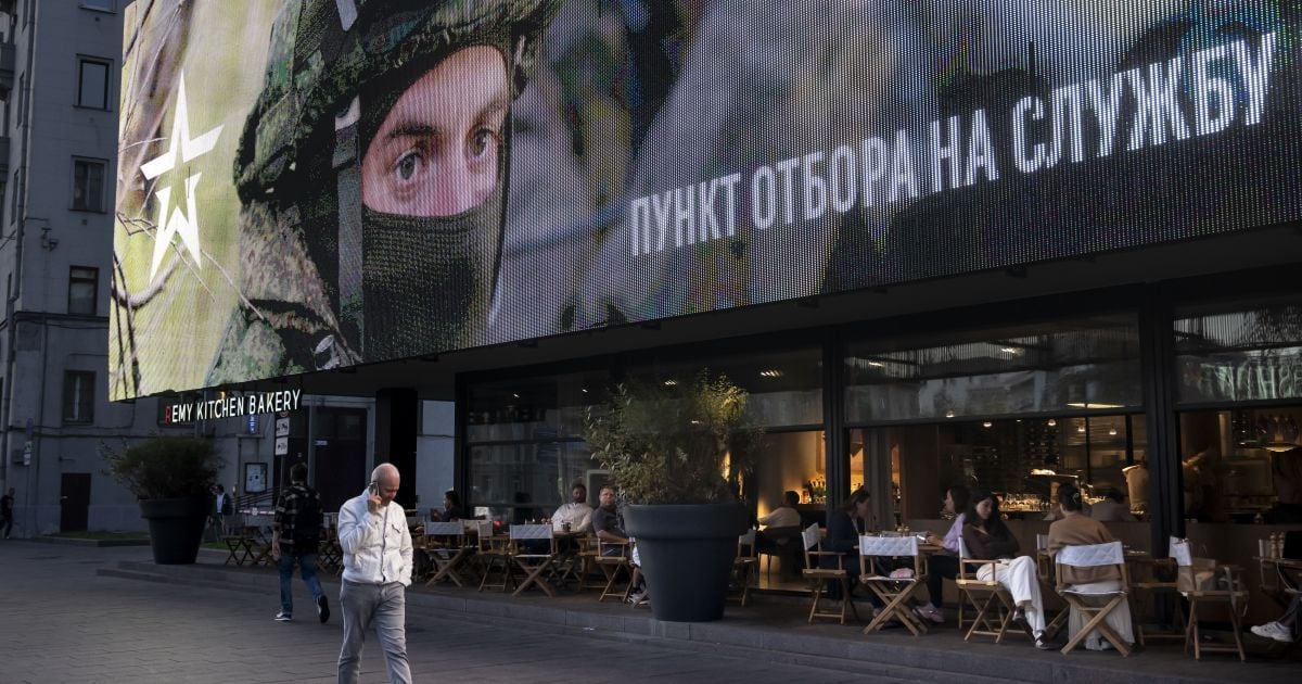 Фото до матеріалу: "Київський Шанхай" на Борщагівці: 100-літня хата серед ТРЦ