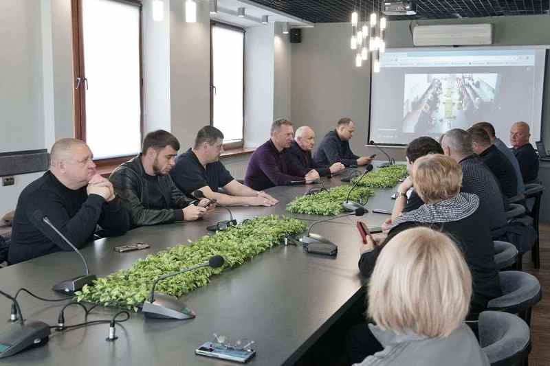 Фото до матеріалу: Ужгородська рада провела засідання щодо пожежі на полігоні у Барвіноку