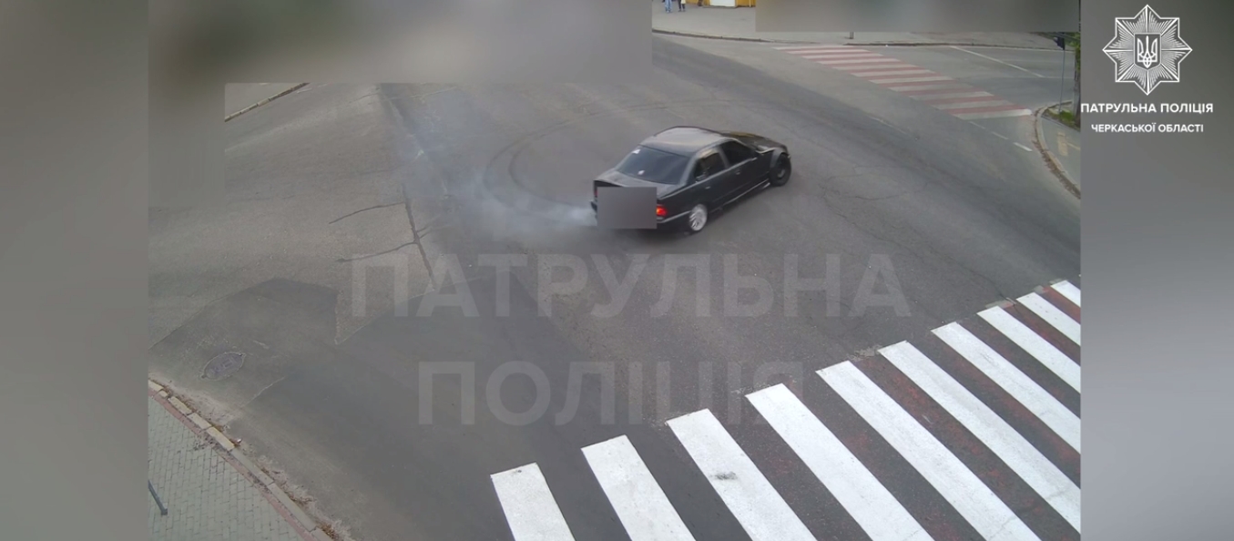 Фото до матеріалу: У Черкасах поліція знайшла і покарала водія, який влаштував дрифт на перехресті