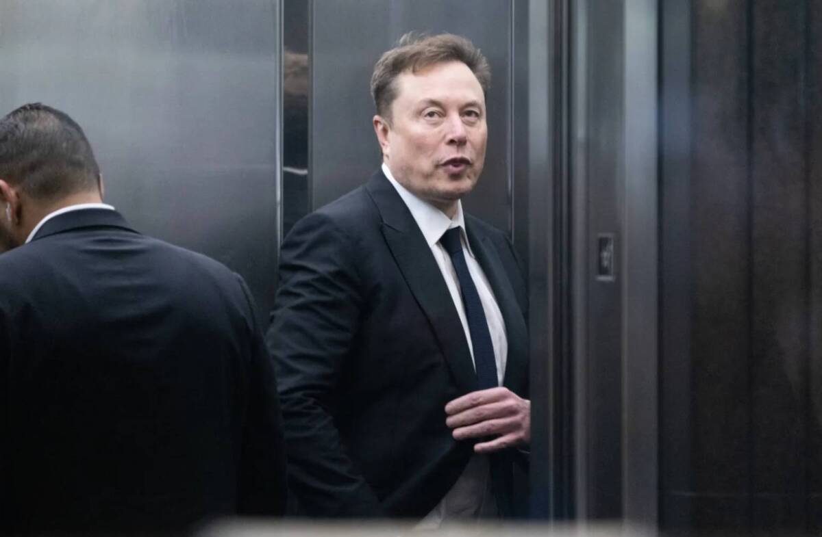 Фото до матеріалу: Ілон Маск визнав використання спірних методів навчання ШІ у своїй компанії xAI