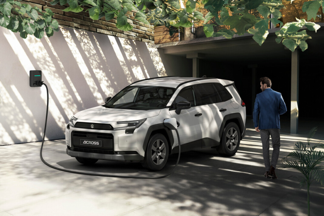 Фото до матеріалу: Новий Suzuki Across стартував у Європі: повний привід та 304 к.с.