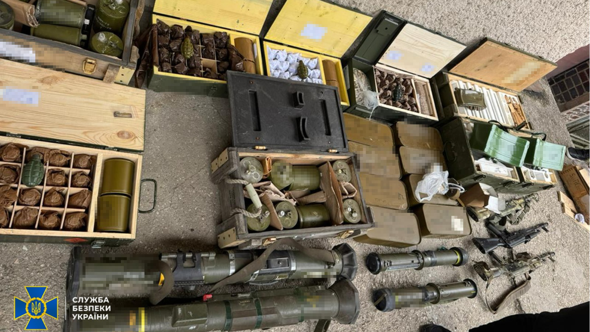 Фото до матеріалу: На Франківщині військовослужбовець намагався організувати масштабний збут «трофейної» зброї — СБУ
