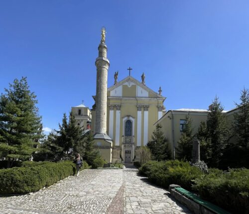 Фото до матеріалу: Кам'янець-Подільський храм: єдиний у світі костел з мінаретом