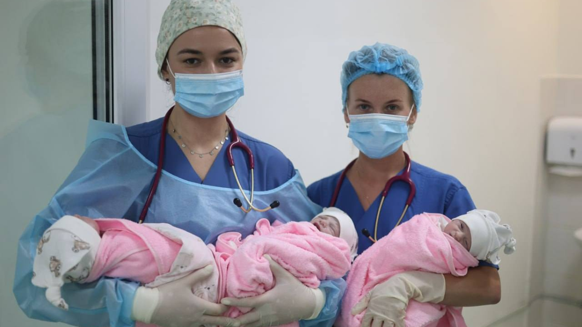 Фото до матеріалу: У Львові народилася природна трійня: вагітність тривала 36 тижнів