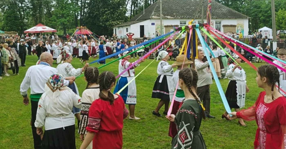 Фото до матеріалу: Вінничанам запропонували фестиваль веснянок у гурті «Пан Карпо» та традиційному куліші