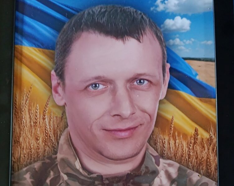 Фото до матеріалу: На Маневиччині провели в останню путь молодого Героя Олександра Басюка