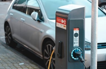 Фото до матеріалу: В Україні готують новий податок на електромобілі: власники можуть платити до 4 тисяч гривень щомісяця