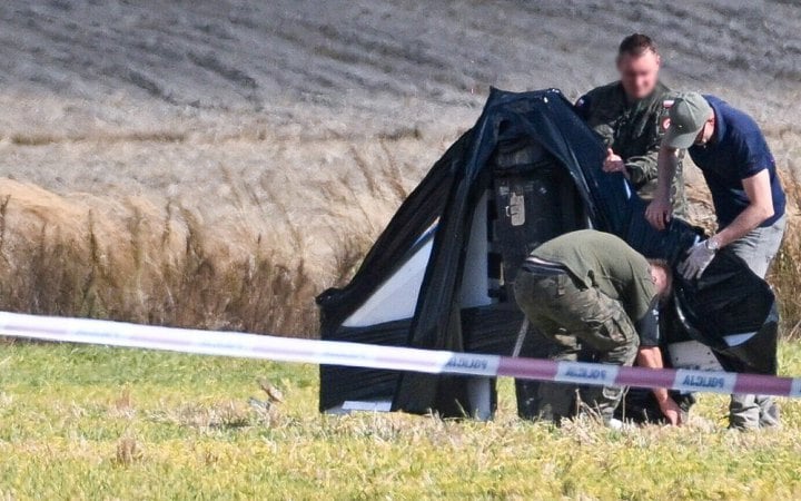 Фото до матеріалу: У Польщі знайшли іноземний безпілотник з кириличними написами біля кордону
