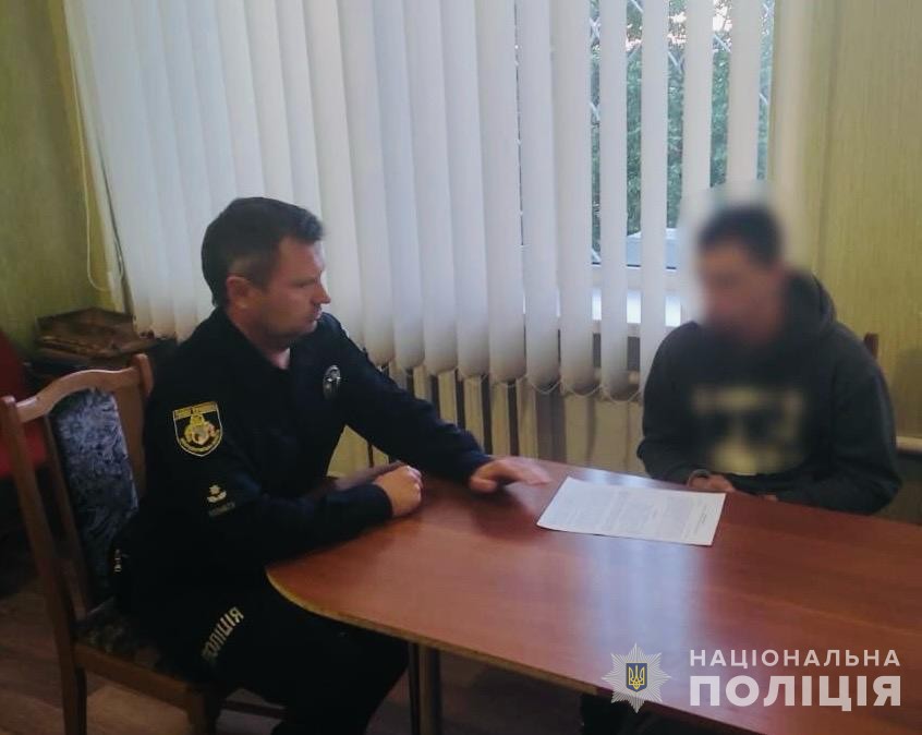 Фото до матеріалу: У Марганці чоловік замахав сусіда молотком і ножем