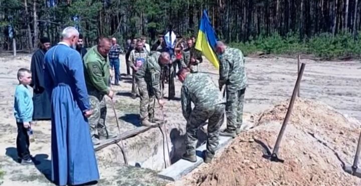 Фото до матеріалу: У Прилісненській громаді попрощалися із загиблим Захисником Миколою Кобрином