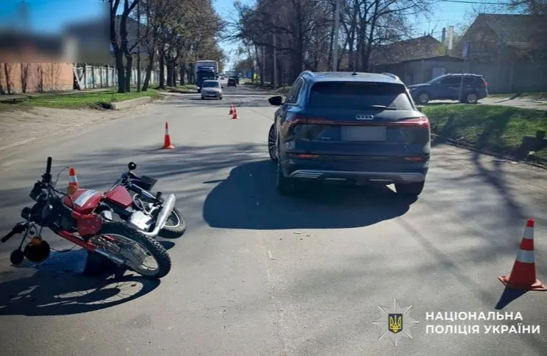Фото до матеріалу: У Бутенках сталася аварія: у зіткненні двох легковиків травмовано четверо, серед них дитина