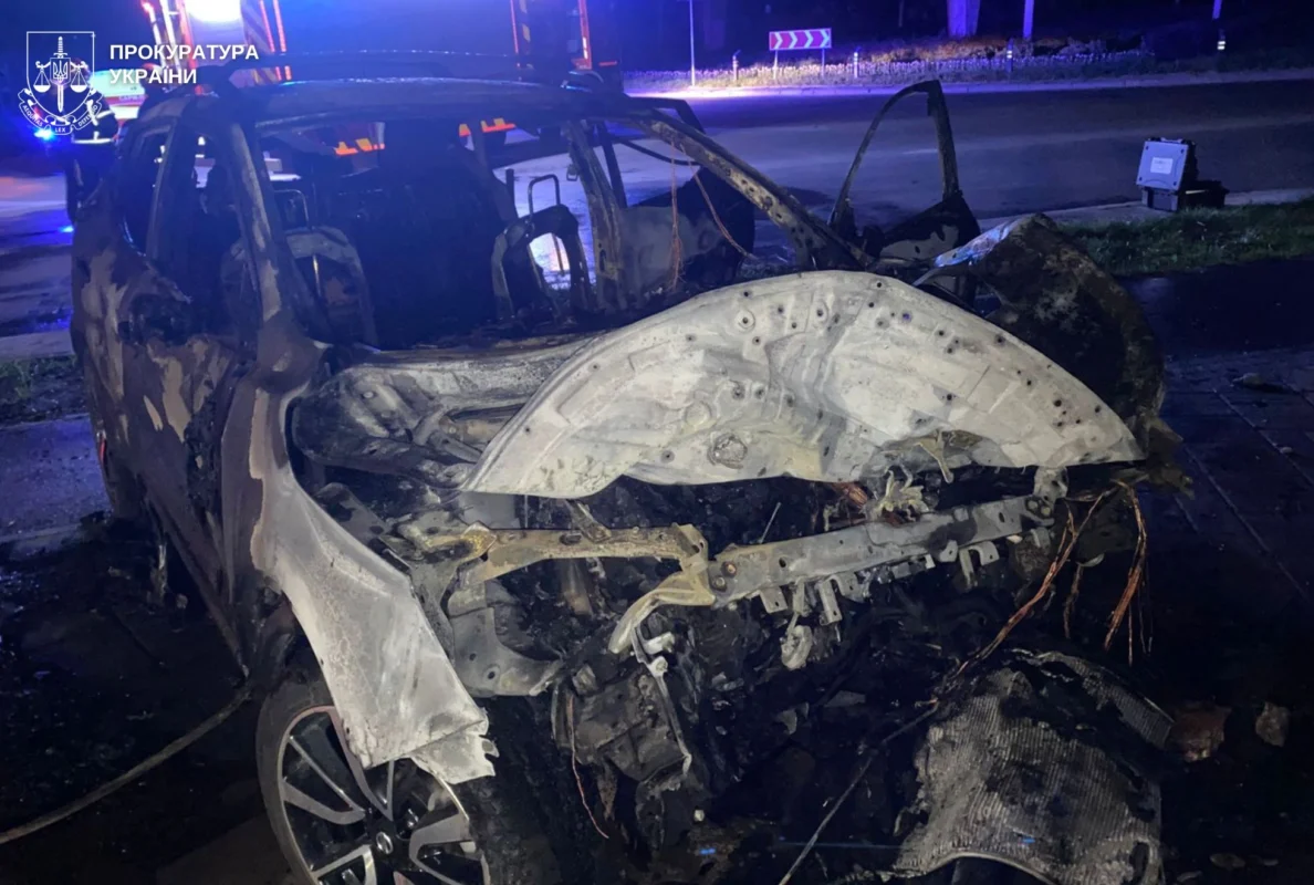 Фото до матеріалу: У Львові п'яний водій в'їхав у бетонну стіну: троє пасажирів постраждали