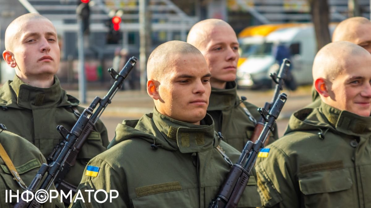 Фото до матеріалу: Плани армійської реформи: нові контракти, підвищення зарплати та зміни в ТЦК