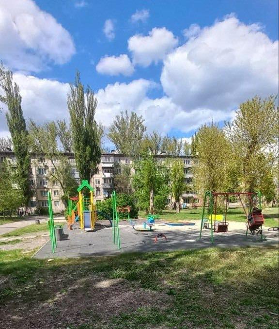 Фото до матеріалу: У Кривому Розі зникла гойдалка з дитячого майданчика: чиновники назвали це «новим рівнем цинізму»