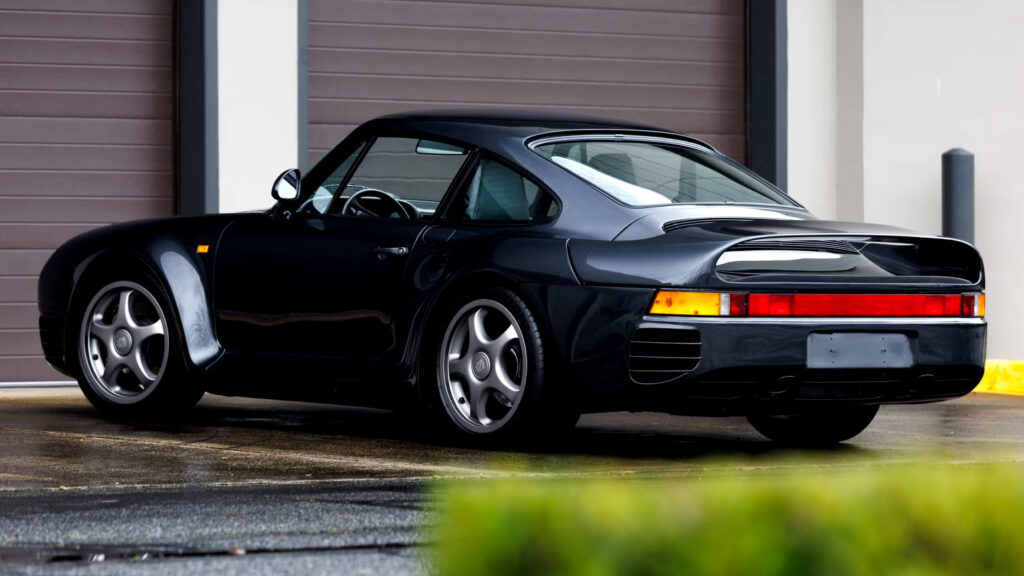 Фото до матеріалу: На аукціон без резервної ціни: легендарний Porsche 959 з пробігом 3 521 милю
