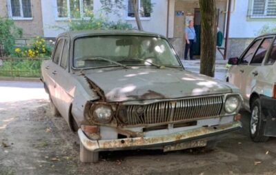 Фото до матеріалу: У Львові Renault зіткнувся з велосипедом: велосипедистку госпіталізували
