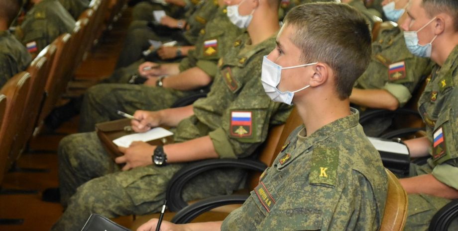 Фото до матеріалу: Росія планує залучати курсантів до охорони нафтобаз від дронів
