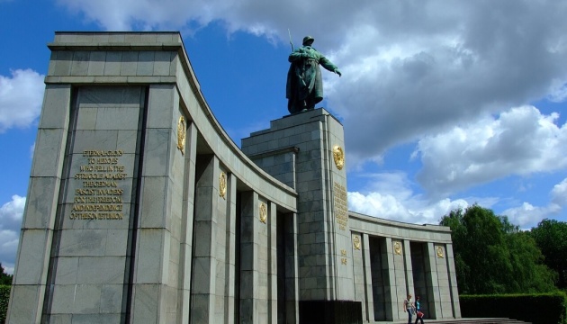 Фото до матеріалу: Берлін заборонив демонстрацію російської символіки на День Перемоги