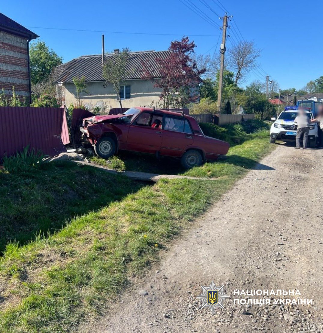 Фото до матеріалу: П'яний водій в'їхав у огорожу: постраждав підліток у Чагріві