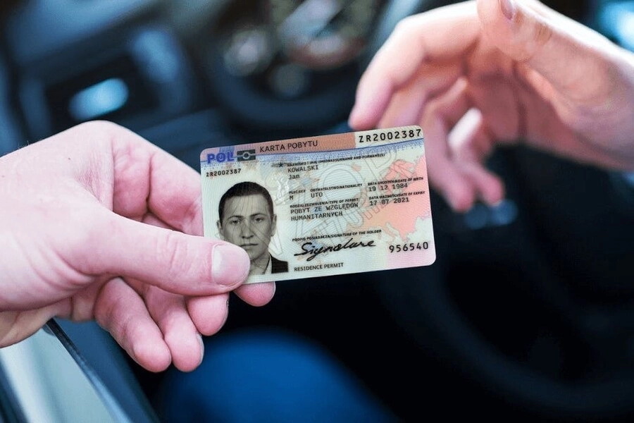 Фото до матеріалу: Українці в Польщі отримали карту CUKR: як оформити та що це дає