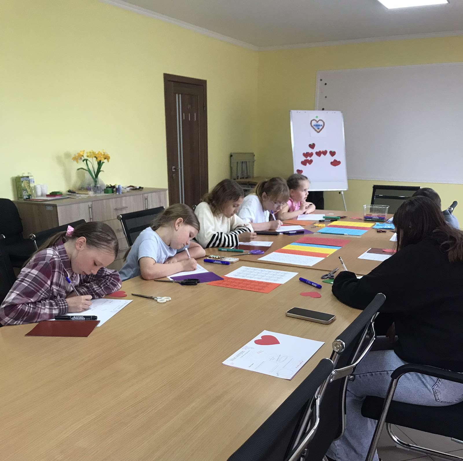 Фото до матеріалу: Діти Турійської громади зробили подарунки для мам до Дня матері
