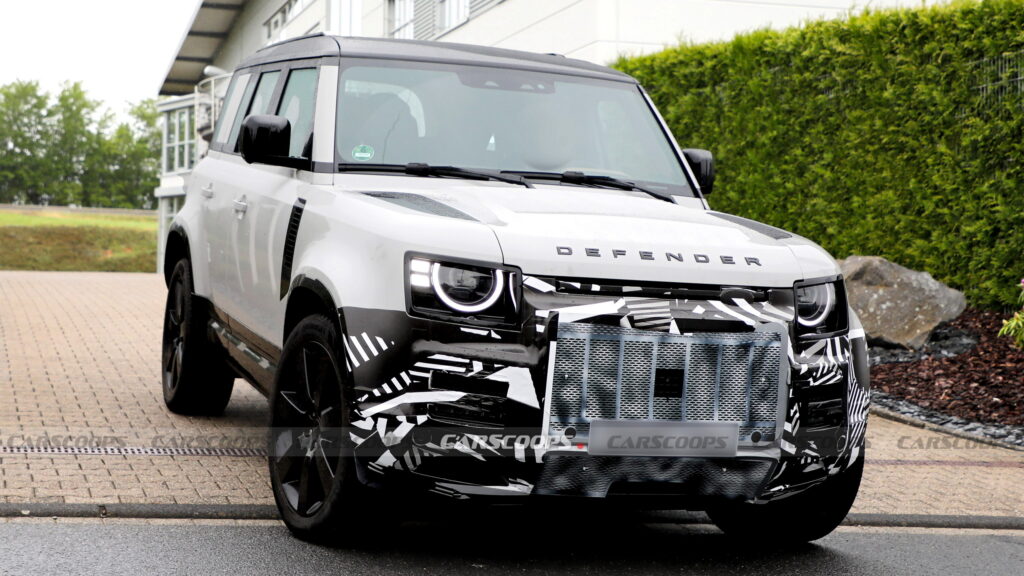 Фото до матеріалу: Land Rover Defender: новий рестайлінг, чотиримісний салон та двигуни