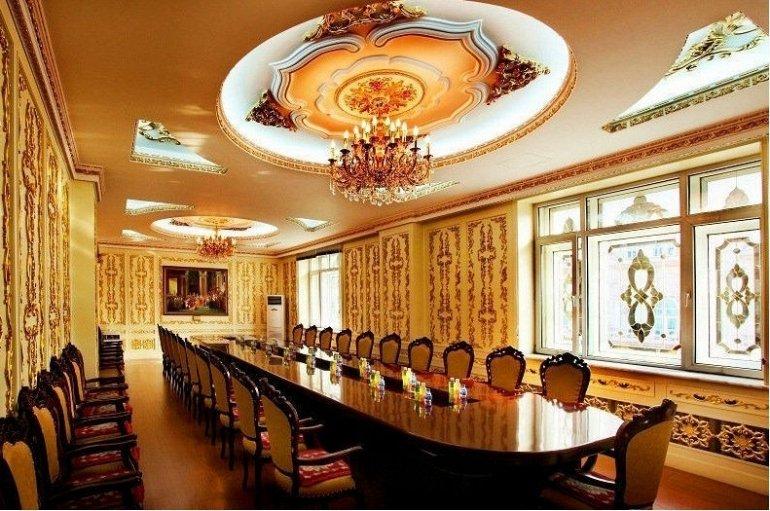 Фото до матеріалу: Палац замість ліків: скандал навколо офісу китайської фармацевтичної компанії