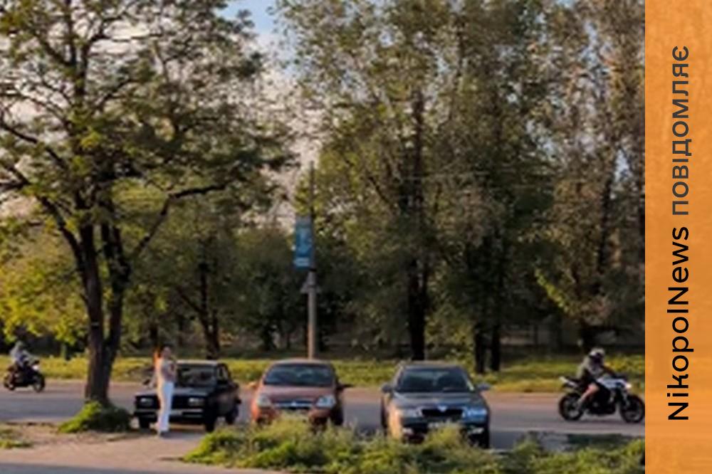 Фото до матеріалу: Ганяють по дорогах прифронтового Нікополя: волонтерка звернулася до поліції