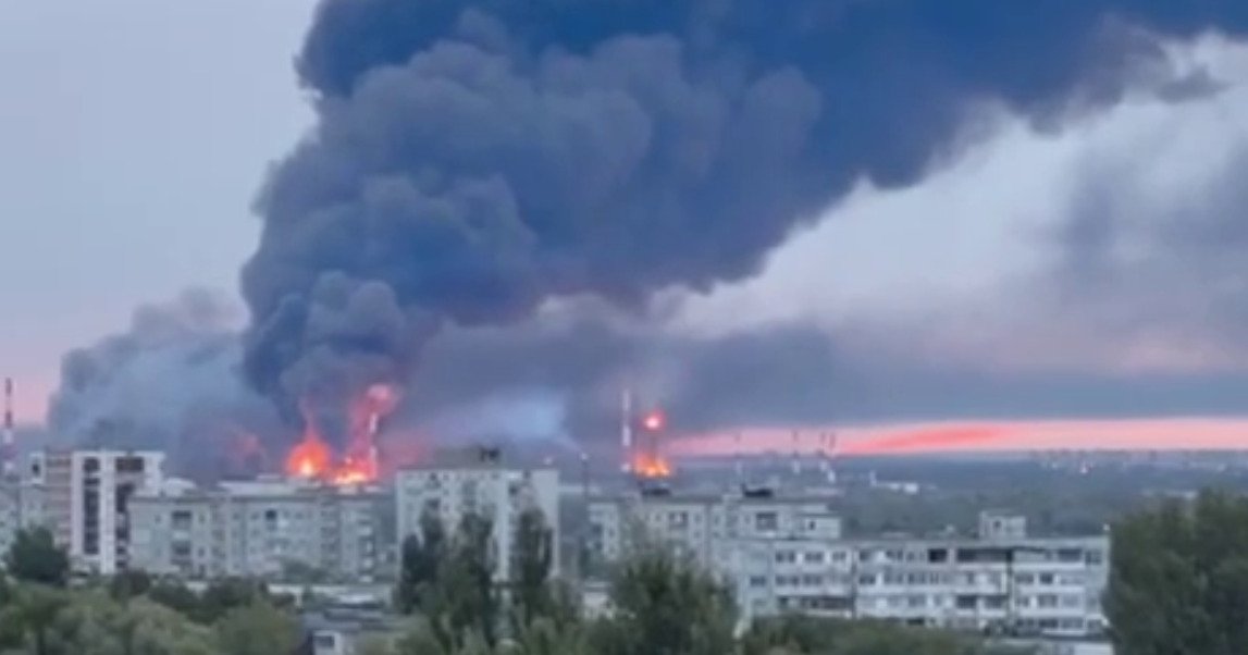 Фото до матеріалу: Дрони атакували НПЗ у Росії: пожежі в Орську та Перм