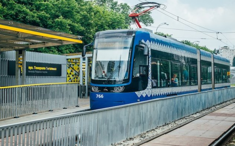 Фото до матеріалу: Київ оновлює маршрути на декілька днів: що зміниться для водіїв