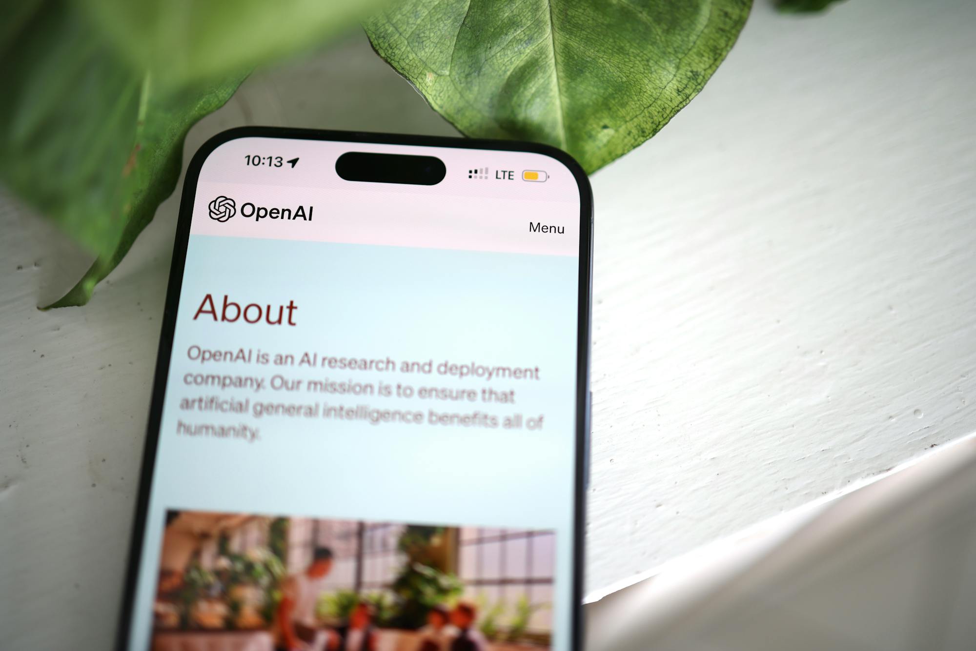 Фото до матеріалу: OpenAI розробляє смартфон без додатків: штучний інтелект стане головним оператором