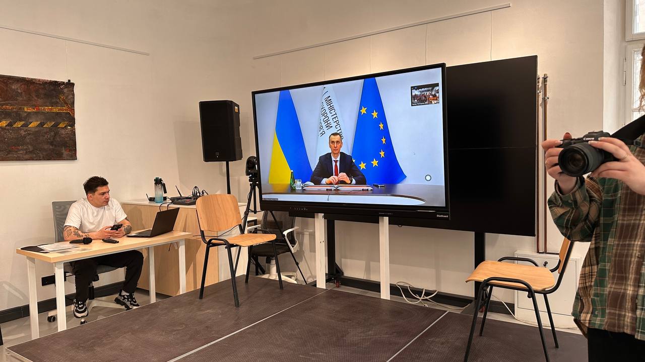 Фото до матеріалу: Ляшко закликав громади Прикарпаття активніше залучати лікарів у села