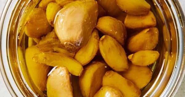 Фото до матеріалу: Конфі з часнику: ніжна заготівля для будь-якої страви