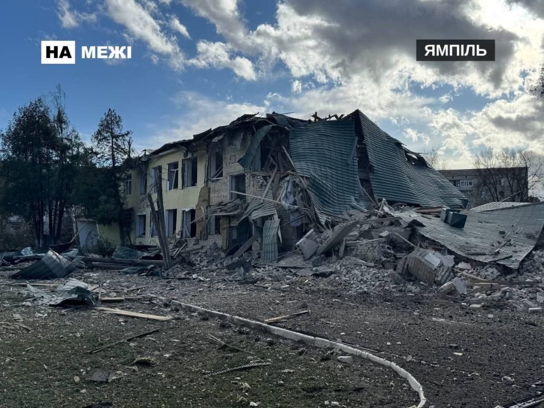 Фото до матеріалу: Росіяни вдарили КАБами по Ямпільській громаді: пошкоджено будинки та дитсадок