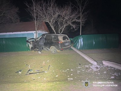 Фото до матеріалу: Поліцейські встановлюють обставини ДТП у Вознесенському районі, в якій загинув водій Opel