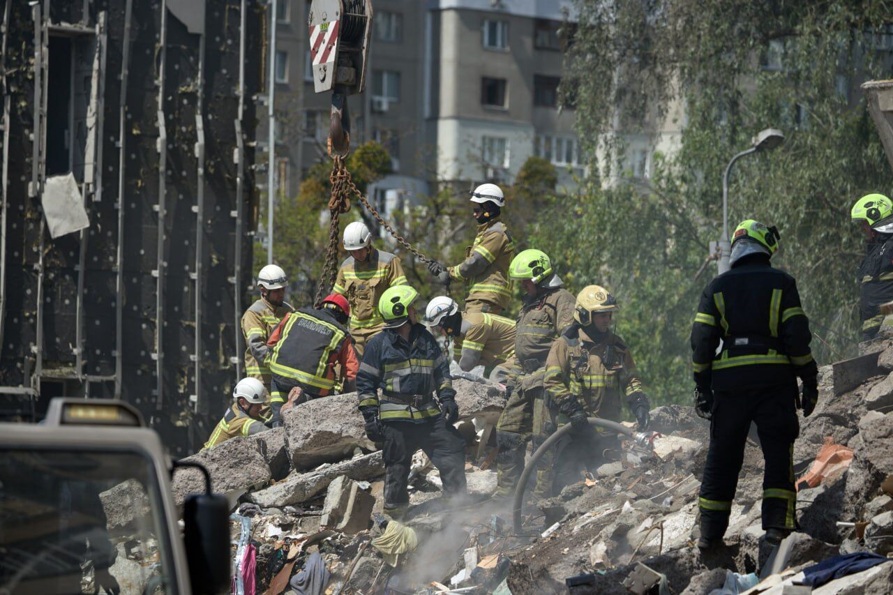 Фото до матеріалу: У Києві загинули п'ятеро: Зеленський про наслідки атаки РФ та тиск на Москву