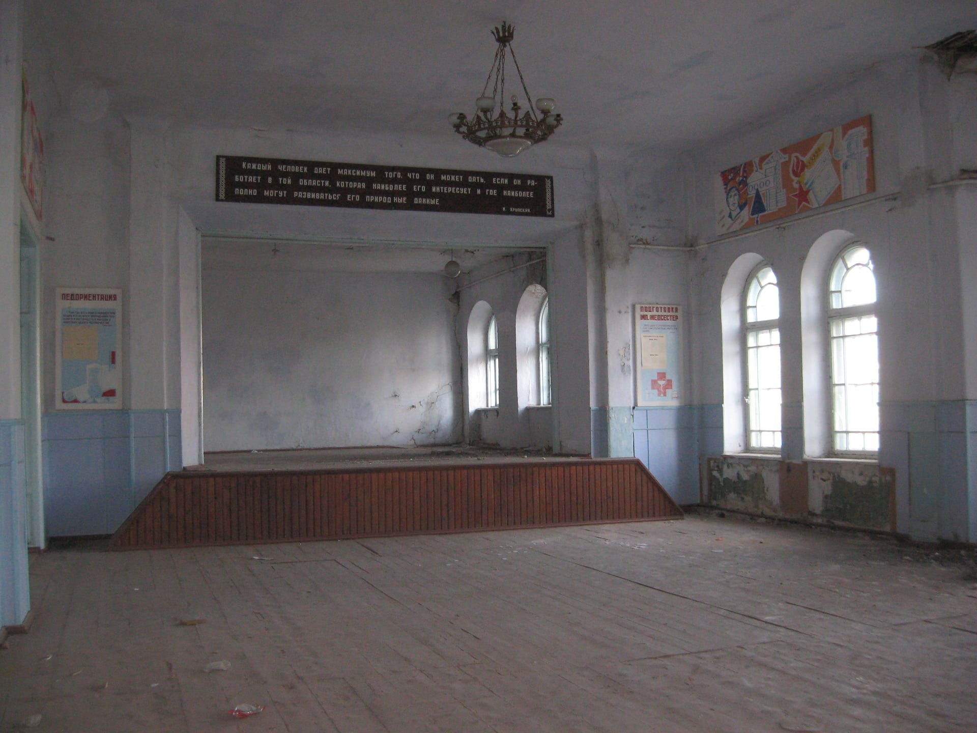 Фото до матеріалу: Вогонь знищив пам'ятку бессарабських німців у Бессарабському: історія гімназії, що згоріла