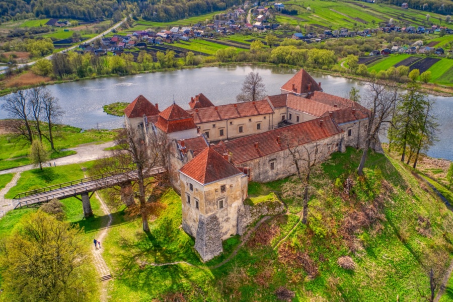 Фото до матеріалу: Свірзький замок відновлює екскурсії: коли стартує сезон та скільки коштує вхід