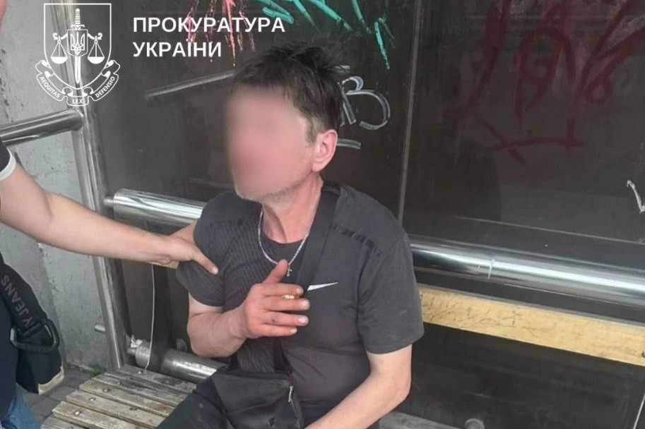 Фото до матеріалу: У Києві затримали чоловіка за розбещення 8-річної дівчинки у вбиральні дитячої лікарні