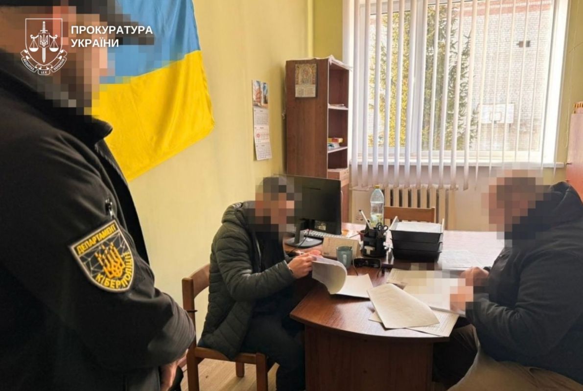Фото до матеріалу: У Хмельницькому судитимуть керівника благодійної організації за привласнення мільйона гривень