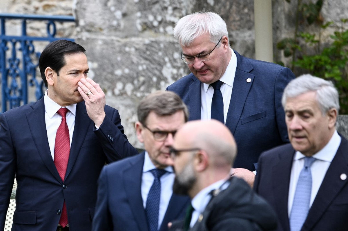 Фото до матеріалу: Airport Ceasefire: Ukraine Wants Europe to Broker Deal With Russia