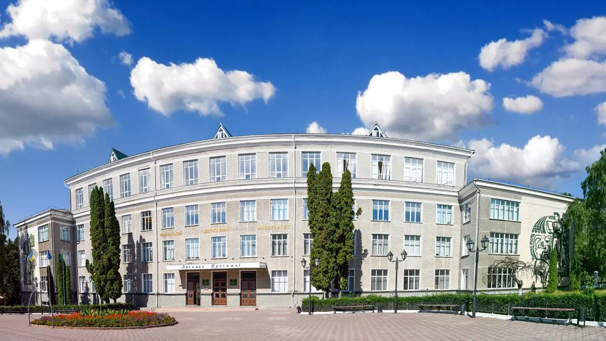 Фото до матеріалу: Хмельницький ліцей став науковим: що змінилося для учнів та викладачів