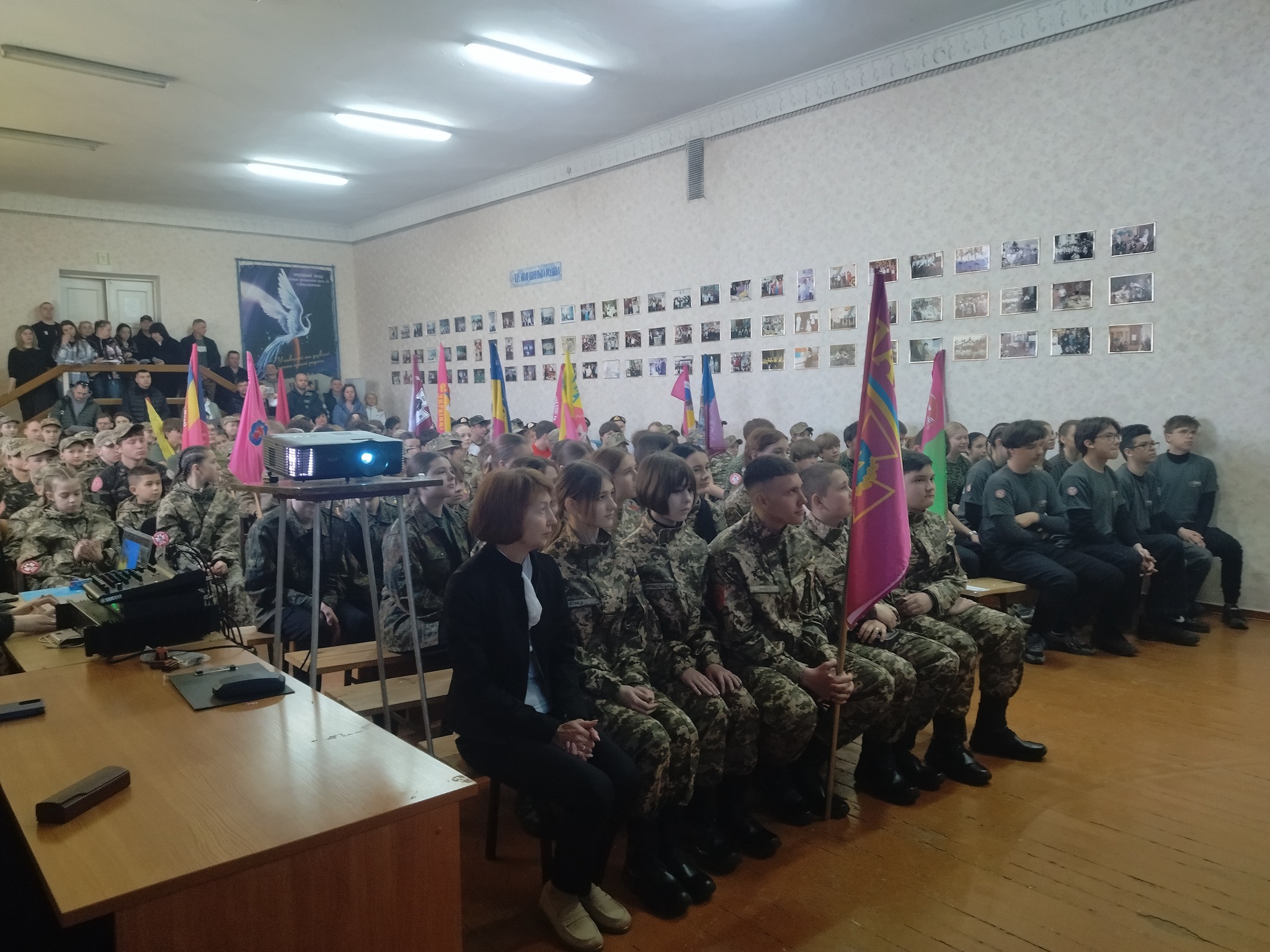 Фото до матеріалу: У Кам'янському пройшов І етап військово-патріотичної гри «Сокіл»: 400 юнаків довели козацький дух