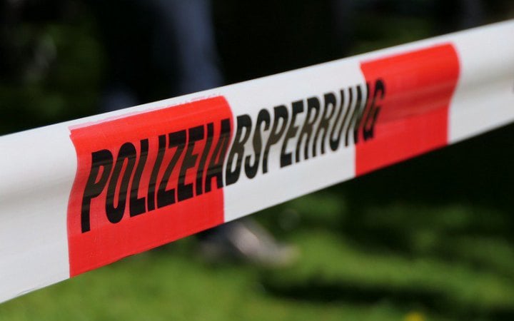 Фото до матеріалу: Поліція Німеччини оточила банк у Зінцігу через захоплення заручників