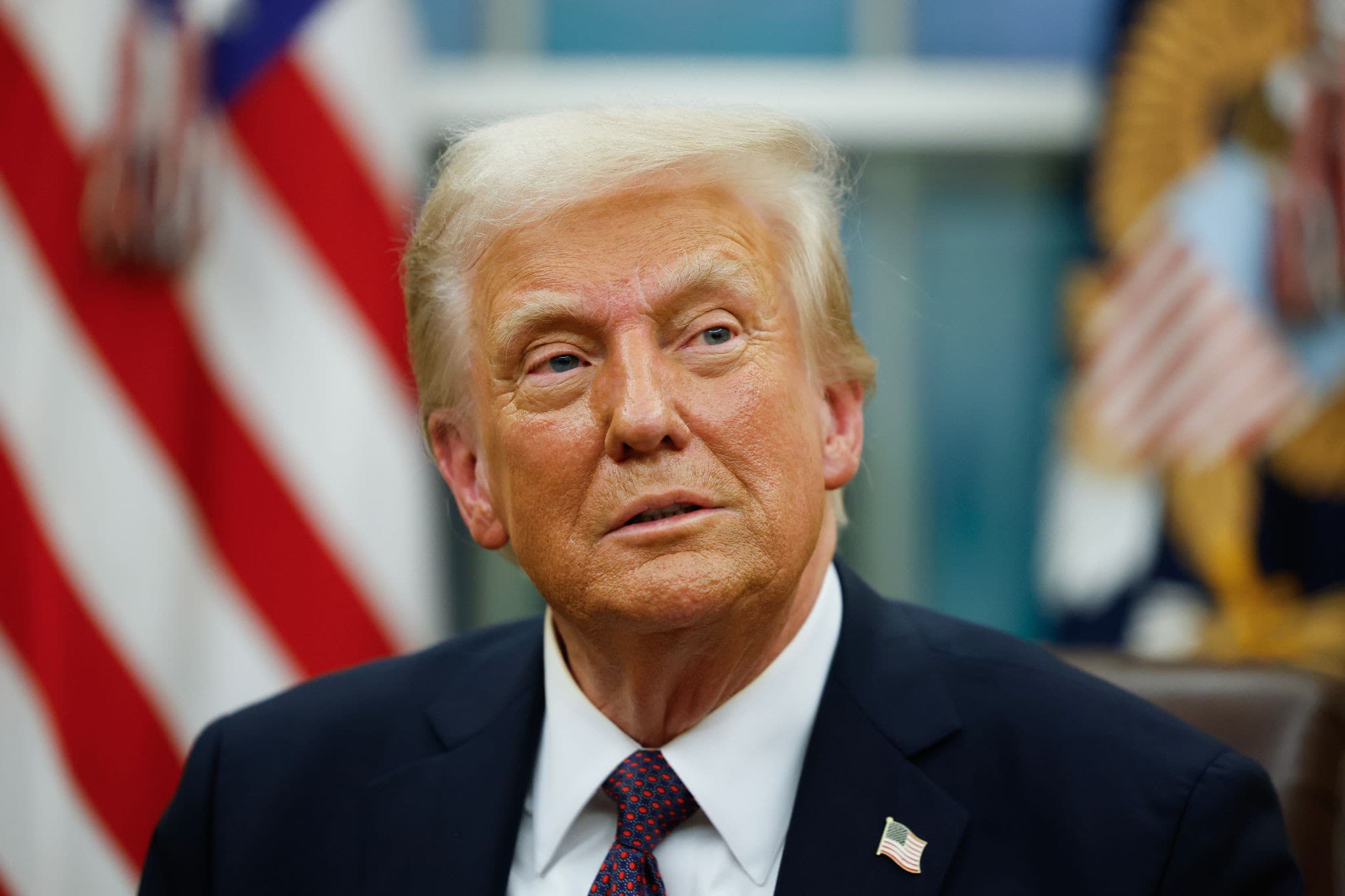 Фото до матеріалу: Трамп пояснює підвищення мит на авто з ЄС: мета — заводи в США