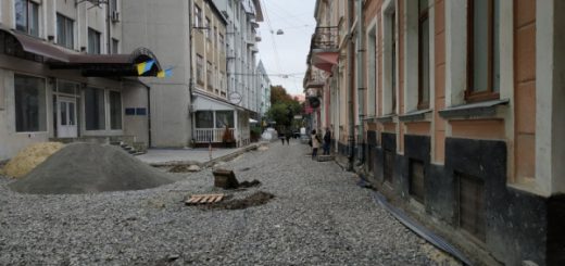 Фото до матеріалу: Тернопільська міська рада передала три Renault Duster для потреб біжців спеціального підрозділу